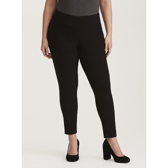 NWT Torrid 6 Short Black Pull-On Pixie Pants; Plus Size Womens Stretch 6X 30 30W - Picture 2 of 6